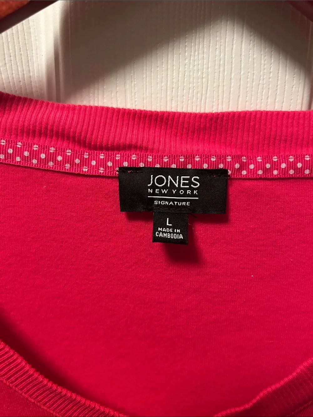 Jones New York V-Neck Sweater in Vibrant Hot Pink Size L